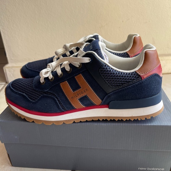 Tommy Hilfiger shoes size 10!!!! - Picture 3 of 7